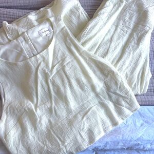 Cream Two-Piece Set – Size M, Loose Crop Tank & Floaty Capri Pants